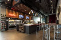 Alt Hotel Toronto Airport - bar