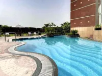 Radisson Blu MBD Hotel Noida - Swimmingpools
