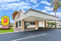 Super 8 by Wyndham Melbourne Hotels in Melbourne