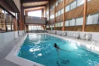 Lake Louise Inn - ที่มีสระว่ายน้ำ