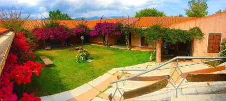 Hotel Sant'Efisio Отели рядом с достопримечательностью «Supramonte di Baunei»