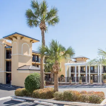 Days Inn by Wyndham Pensacola - Historic Downtown