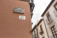 White Nest Hostel Hotels near Palacio de los Leones