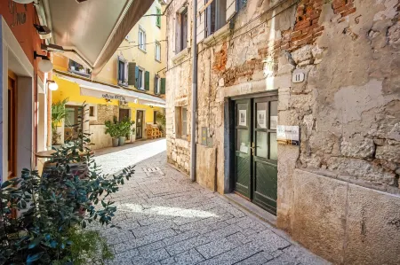 Dal Pescatore Отели рядом с достопримечательностью «Campsite Amarin»