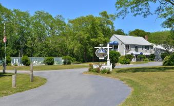 Captains Quarters Motel & Conference Center