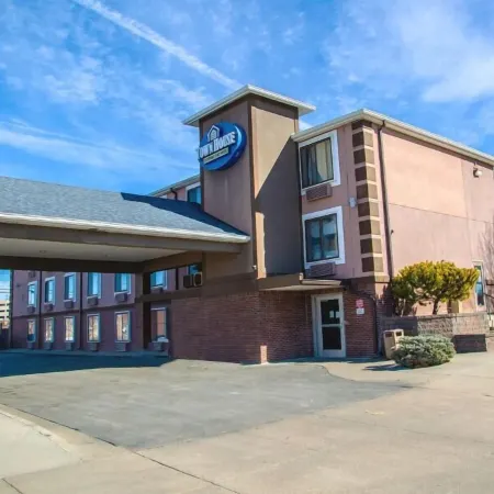 TownHouse Extended Stay Hotel Downtown