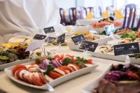 Dolmsundet Hotell Hitra Hotels in Melandsjo