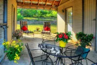 Kuebler Waldrip Haus B&B Hotels in New Braunfels