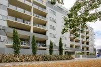 Glebe Park 41 Canberra City Act Hotels near St Matthew's Anglican Church, Wanniassa