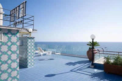 Reginna Palace Hotel Hotels near Parco Paradiso