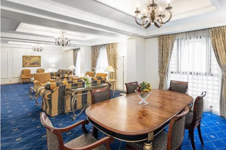 InterContinental Hotels Dar Al Iman Madinah Отели рядом с достопримечательностью «Масджид Ал-Киблатейн»