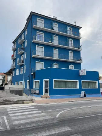 Hotel Belvedere Отели в г. Монтегранаро