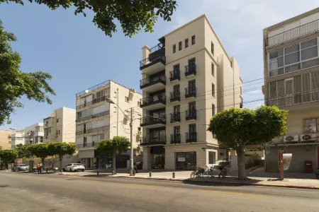 Mr. Brooklyn - by TLV2Go Отели рядом с достопримечательностью «Площадь Ицхака Рабина»