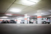 SWU百老匯公寓飯店 - 停車場