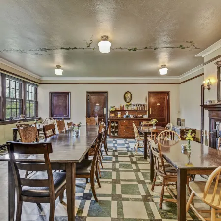 Oddfellow Inn & Farm