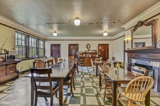 Oddfellow Inn & Farm