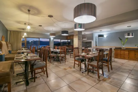 Overmeer Guest House Отели в г. Книсна