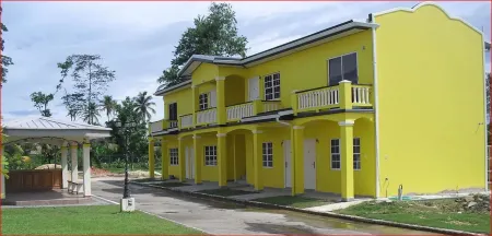 Piarco Village Suites Отели в г. Tunapuna