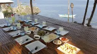 Birdland Beach Club Hotel di Bolinao