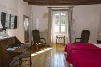 Logis Hôtel & Restaurant Relais de la Mothe Hôtels à : Tournon-Saint-Pierre