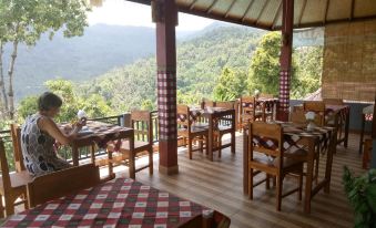 Aris Homestay and Warung Made