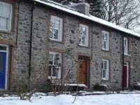 Bronfelin & Troed-y-Rhiw Holiday Cottage