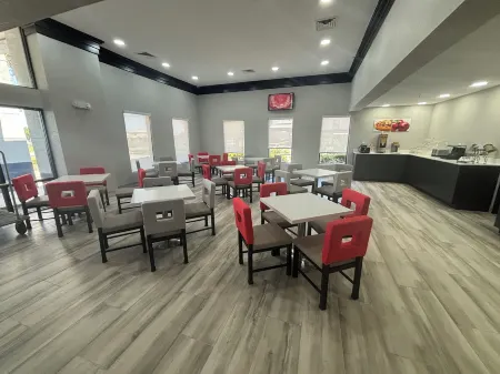 Quality Inn & Suites at Airport Blvd I-65