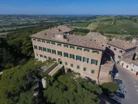 Castello di Monterado فنادق في San Costanzo
