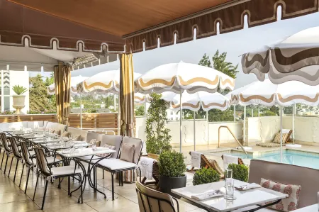 Sunset Tower Hotel Отели рядом с достопримечательностью «West Hollywood Chamber of Commerce»