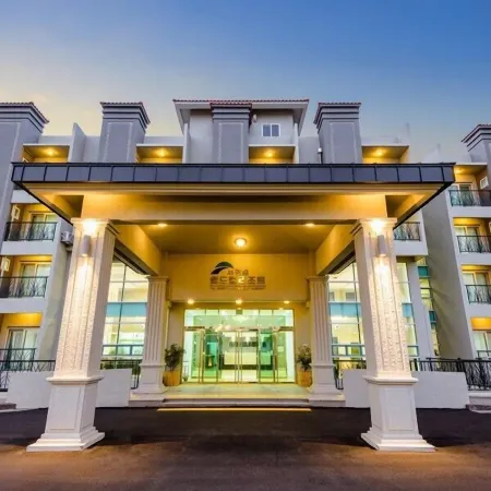 Seogwipo Worldcup Resort Отели рядом с достопримечательностью «Парк развлечений Seri World»
