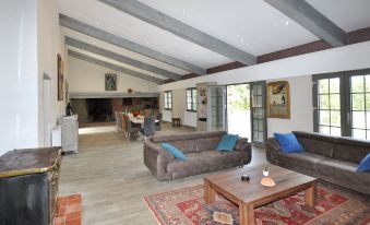 Le Mas des Colombes Chambres d'hôtes B&B & Spa