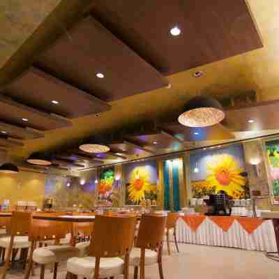 Heliotrope Hotels Dining/Meeting Rooms