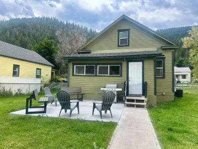 Three bedroom home, concerts, fishing & outdoors!
