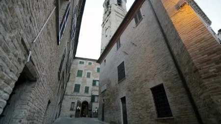 Hotel I Tigli Albergo Diffuso Отели в г. Барки