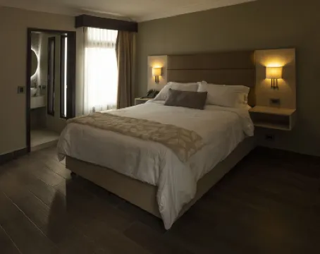 L'Aurora Inn Hotels near La Aurora International Airport