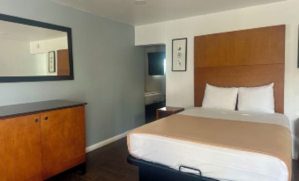 Oceanside Inn and Suites