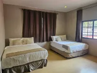 hermosa habitación con piscina = 帶泳池的美麗房間 Chamelecon住宿飯店