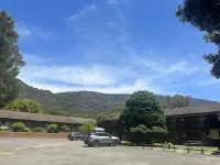 Country Plaza Halls Gap - parking
