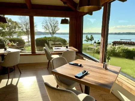 Lake Lawn Resort Отели в г. Делаван