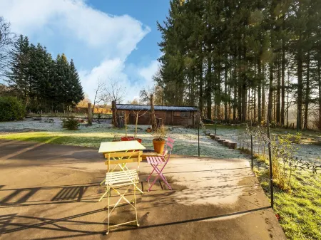 Stylish Retreat with Sauna Отели в г. Сент-Юбер