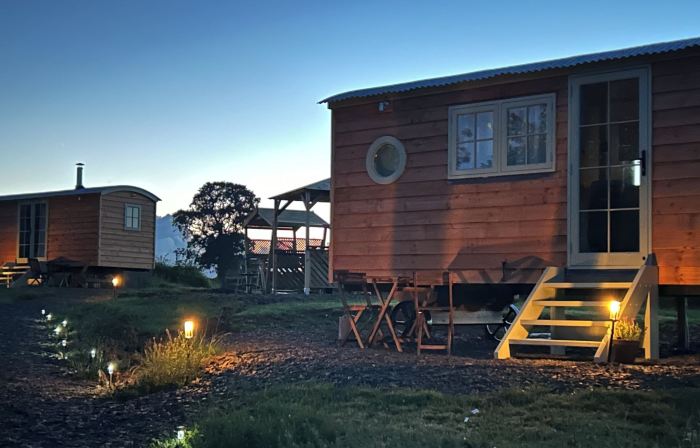 Cosy Owls Roost Hut with Private Hot Tub