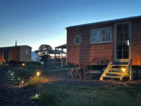 Cosy Devon Hut with Private Hot Tub Отели в г. Чулмли