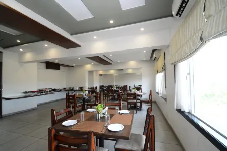 Crimson Park Shripriya-Nathdwara Отели рядом с достопримечательностью «View Point at Temple Wall»