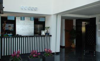 Water's Edge Hotel