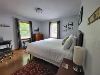 The Bread & Butter-Near IU-2 Kings-1 Qu.-7 Parking Spaces and Bicycles! Hotels in Bloomington