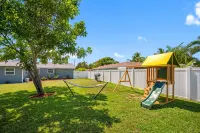 Spacious 4Br w Pool BBQ Grill Theatre Room