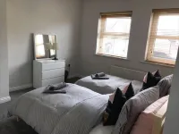 Portrush - 3 Bed - 2 Bath - Parking - Pet Friendly Hotel a 