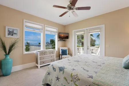 Blue Water Escape 3 Bedroom Villa by Redawning Отели в г. Брадентон Бич