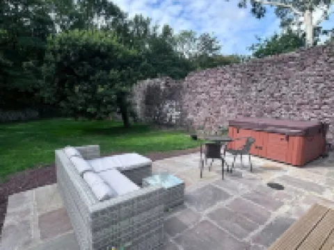 Shepherds Hut With Hot Tub Hotels in Milford Haven