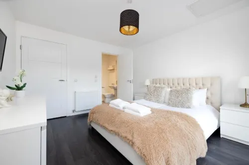Stylish 3Br Home with Garden & Free Parking - Near O2 Academy & City Centre